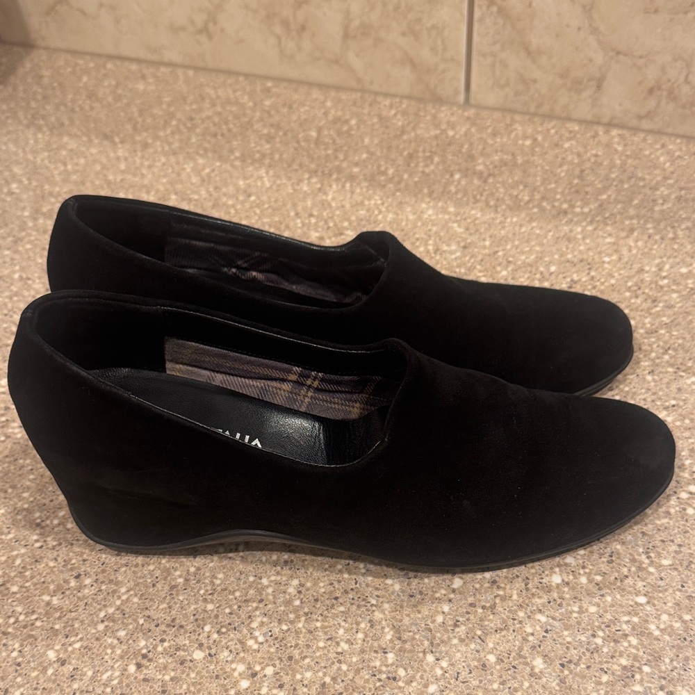 Women’s Aquatalia Shoes size 10